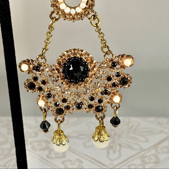 Baroque Chandelier Earrings Gold Tone Pearl - Picture 5 of 8